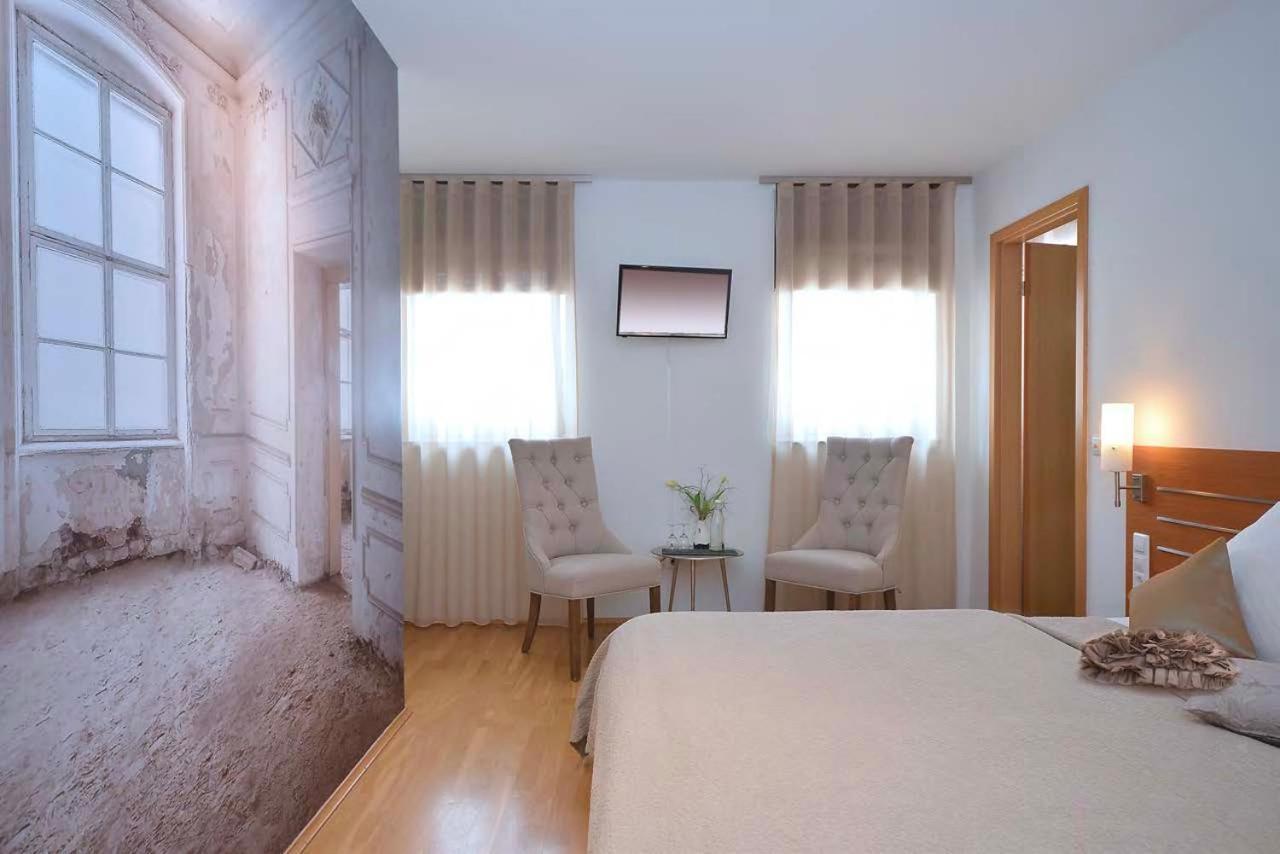 Landhotel Hauer 플레이스웨일러오버호펜 외부 사진
